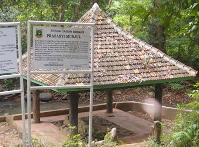 Legenda Prasasti Munjul